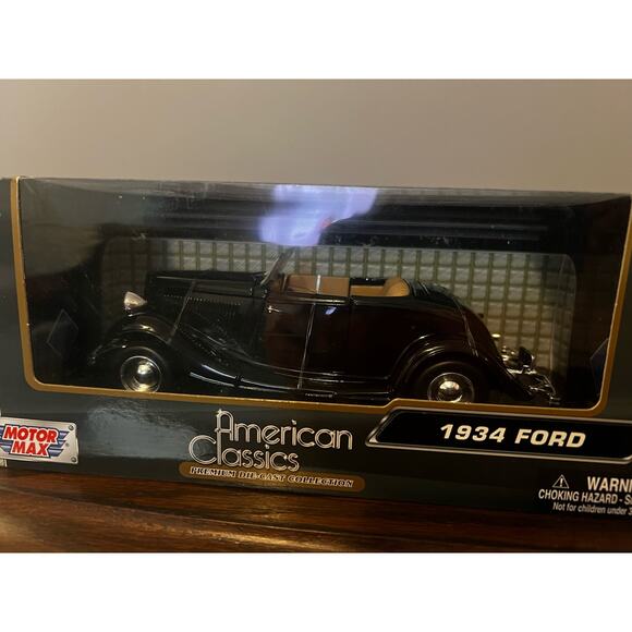 Motor Max American Classic 1934 Ford Coupe Convertible 1:24 Premium Die Cast NEW - Picture 4 of 4